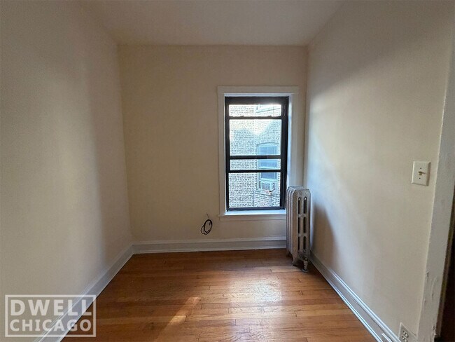 Building Photo - 2414 N Sawyer Ave
