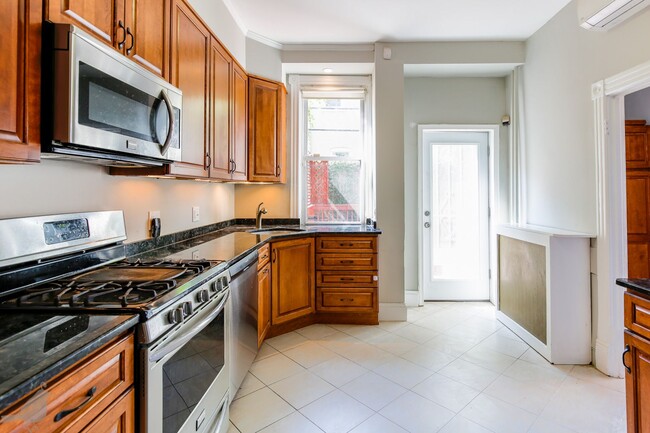 Building Photo - Classy Columbia Heights Row Home! 1/2 Off ...
