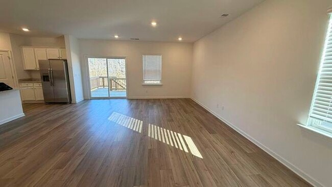 Building Photo - 105 Elijah St