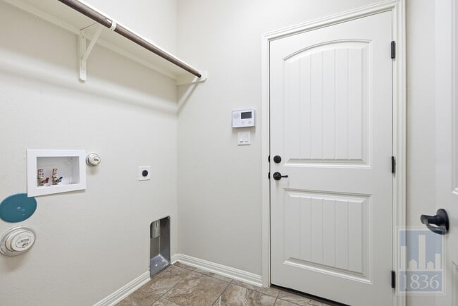 Building Photo - 8336 Paola St