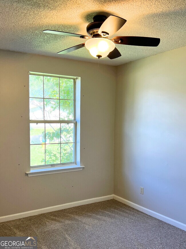 Building Photo - 410 Admiral's Walk Dr