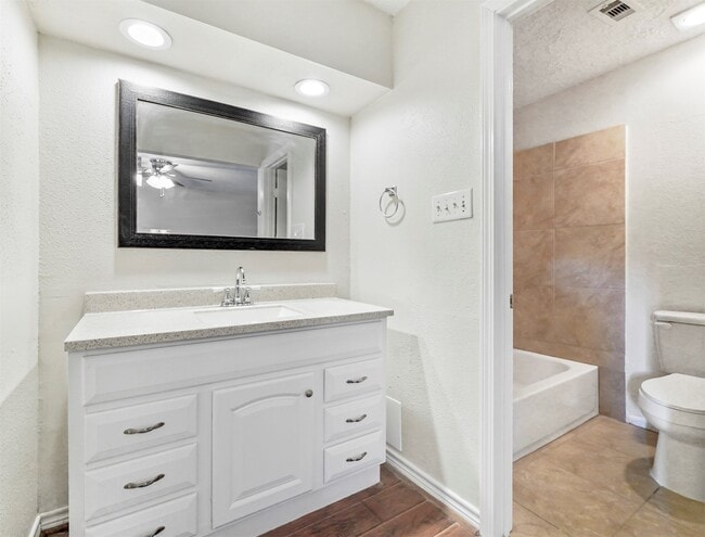 Building Photo - 817 Willow Creek Dr