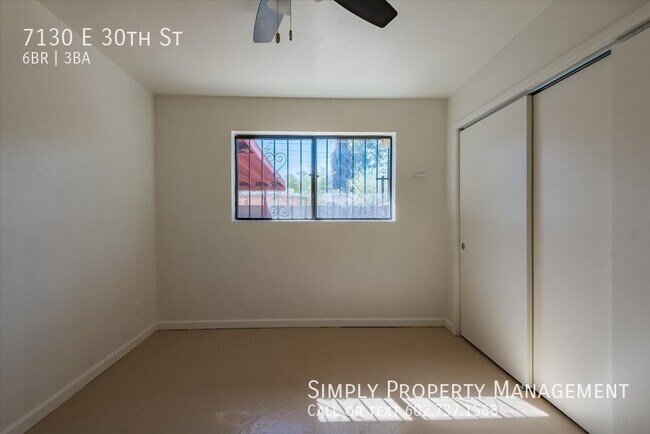 Building Photo - 4 bedroom 2 bath main house with a 2 bed 1...