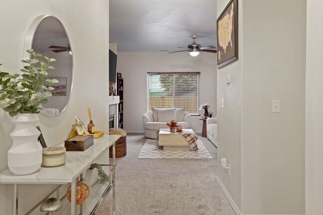 Building Photo - Well maintained 4 bedroom 2.5 bath home in Olympia School District.