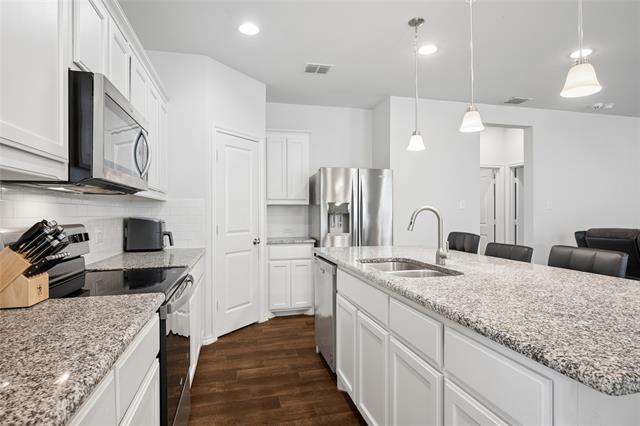 Building Photo - 517 Concho St