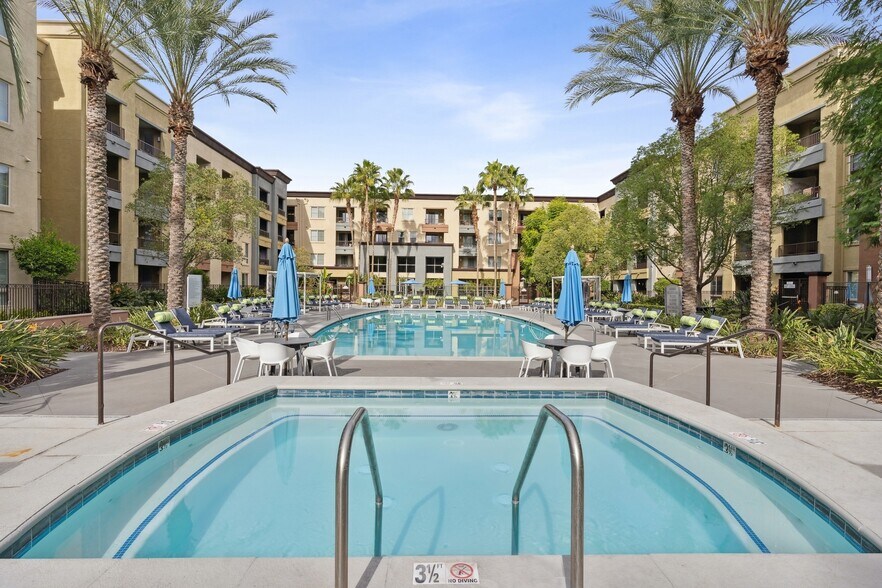 AMLI Warner Center 21200 Kittridge St Woodland Hills CA 91303