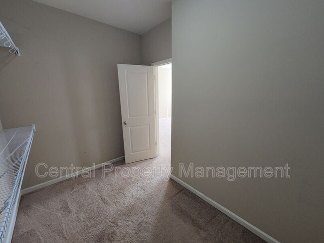 Building Photo - 1 Redwolf Ln