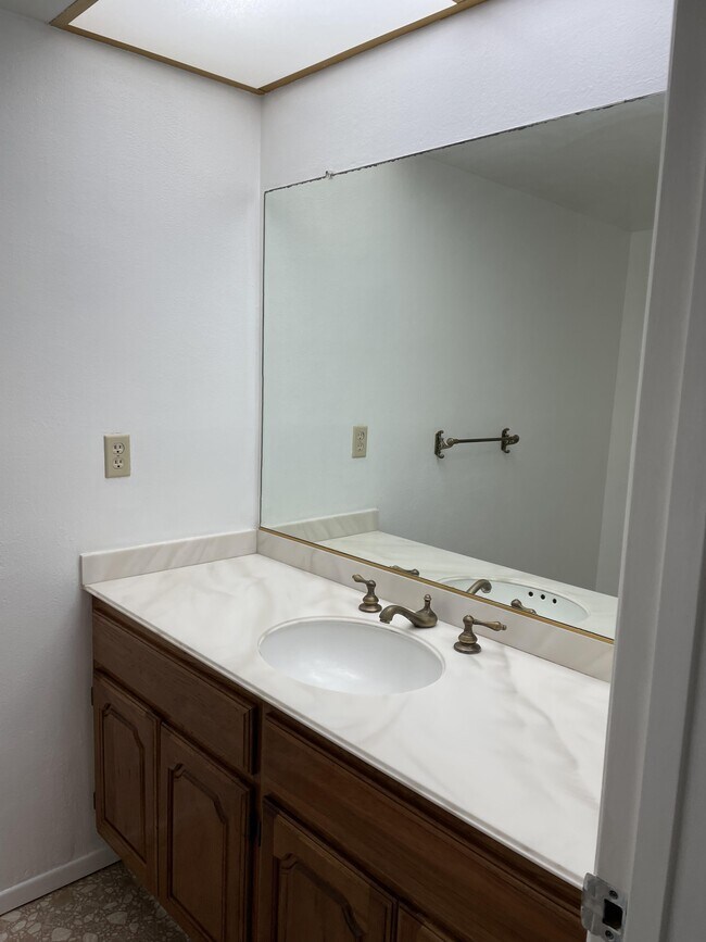 Building Photo - 28159 Ridgecove Ct S