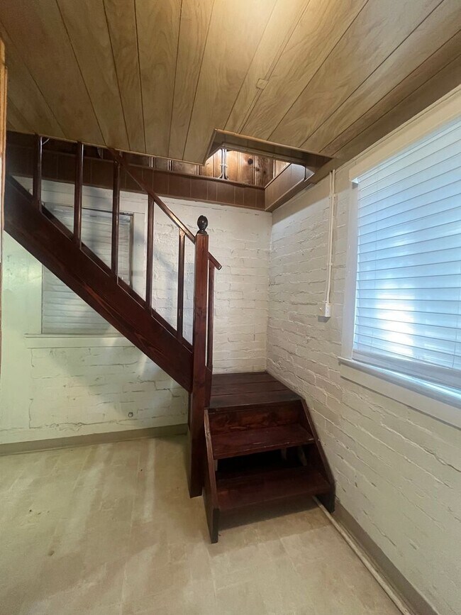 Building Photo - Cozy Crestline Cabin