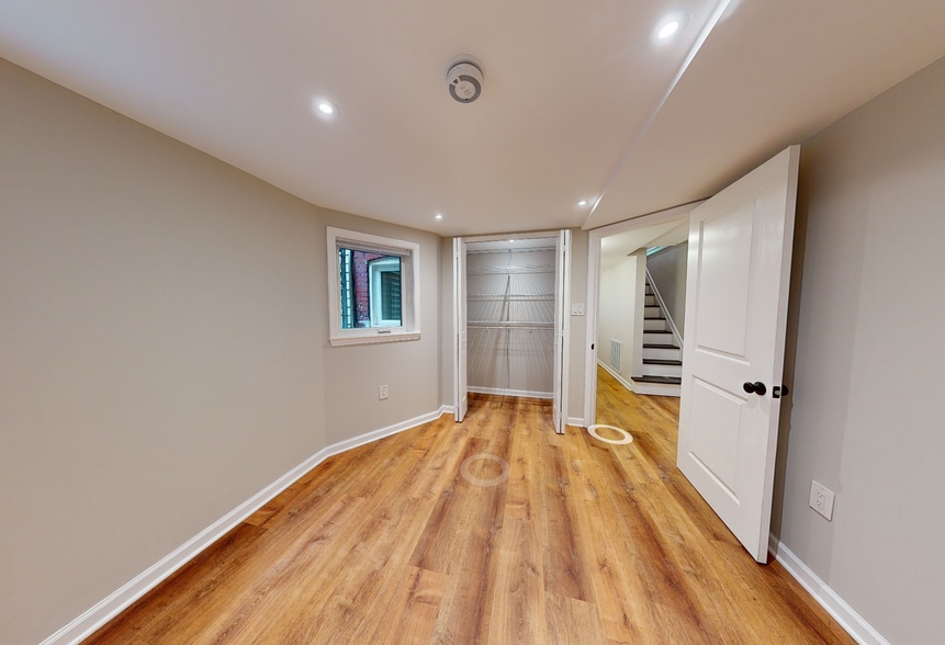 Building Photo - 8 R St NW