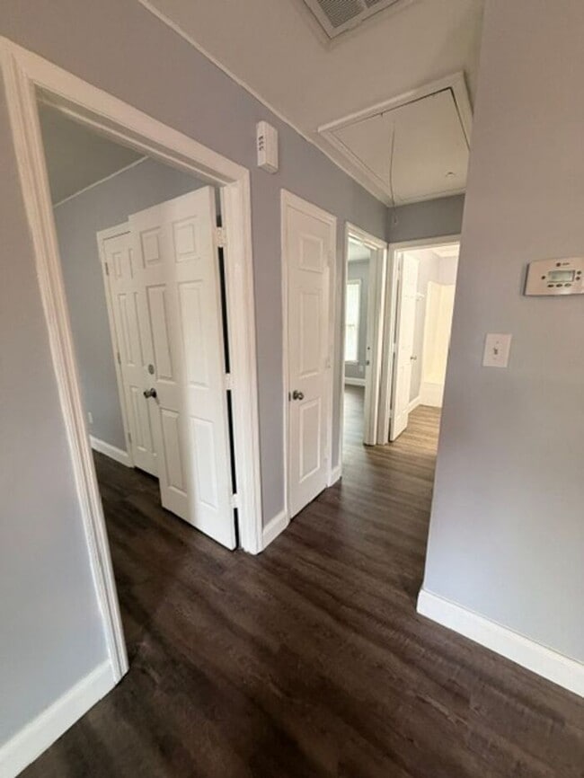 Building Photo - Beautiful 2 bedroom Apartment!