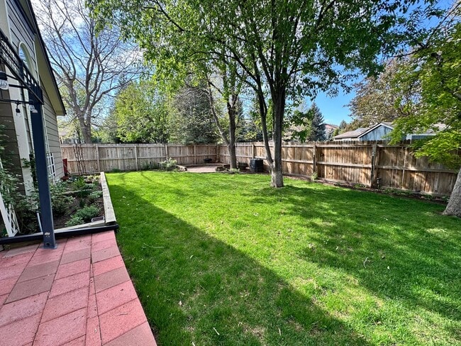 Building Photo - 3 Bedroom 3 Bath - Arapahoe Ridge Erie!