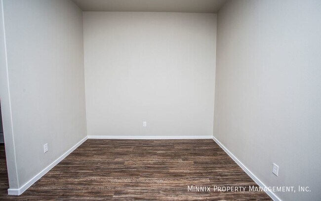 Building Photo - 2113 N. Ave. L-