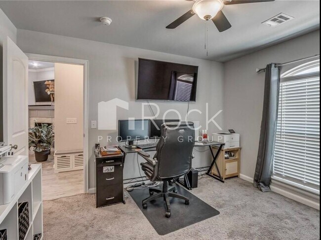 Building Photo - Gorgeous 4 Bedroom Home with Storm Shelter