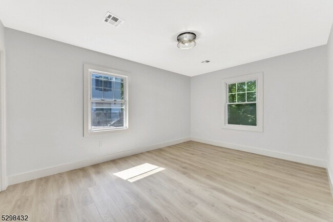 Building Photo - 317 Montclair Ave