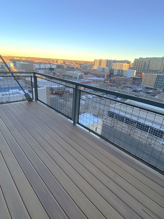 Building Photo - Gorgeous & Updated Skyloft One Bedroom-Ava...