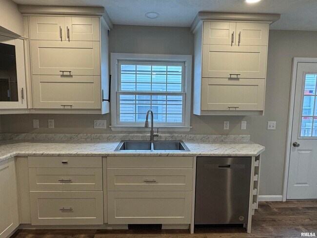 Building Photo - 3319 N Marquette St