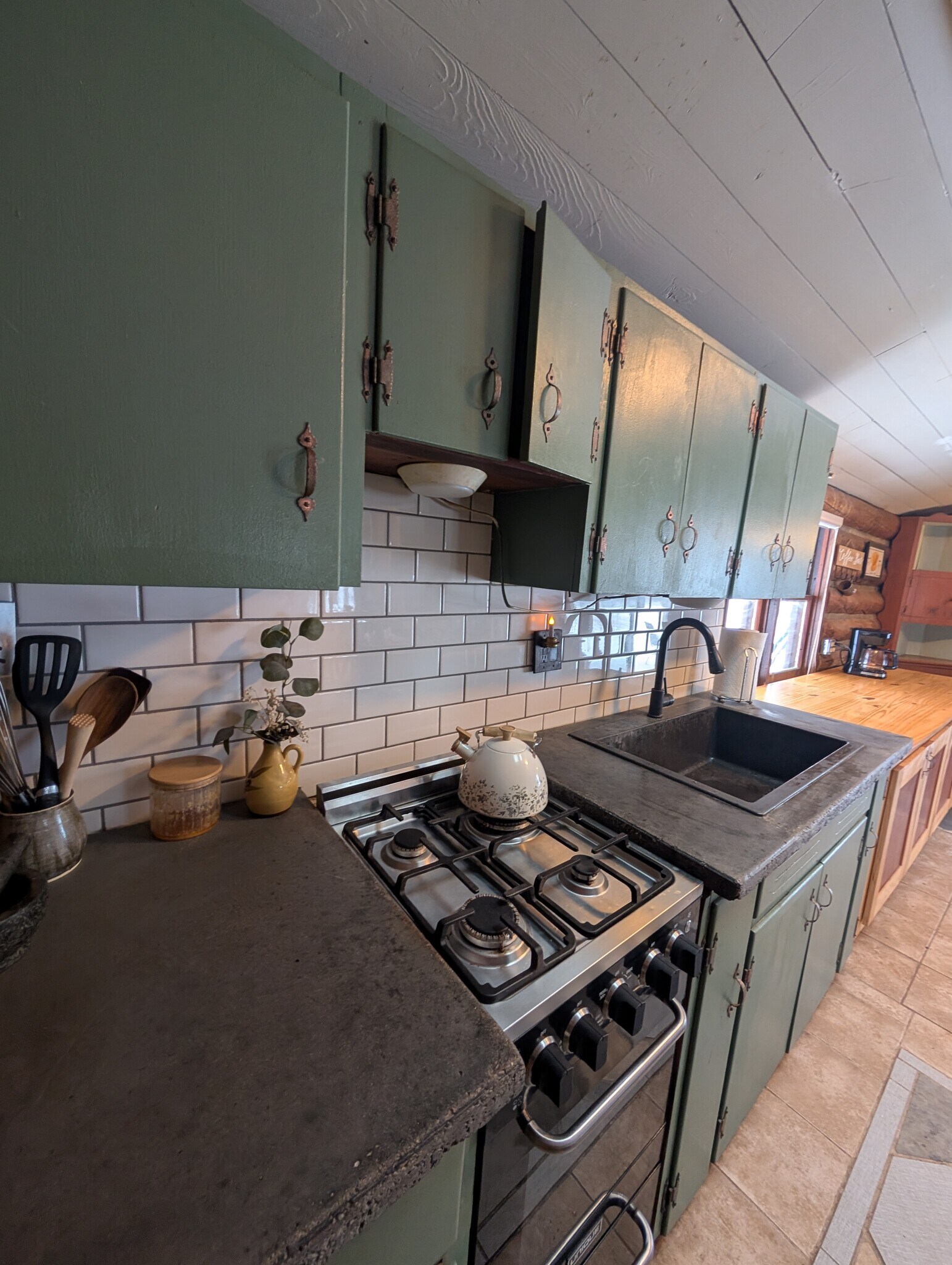 Building Photo - 8970 E Gull Lake Dr