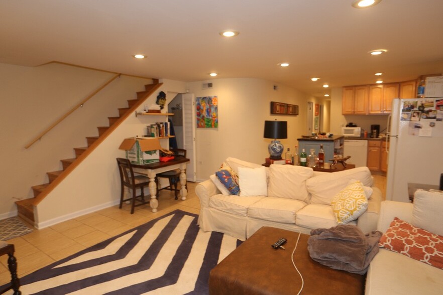 Primary Photo - 2137 N Sheffield Ave
