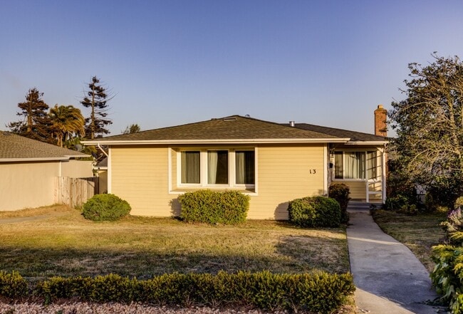 Building Photo - 13 Hermosa Ln