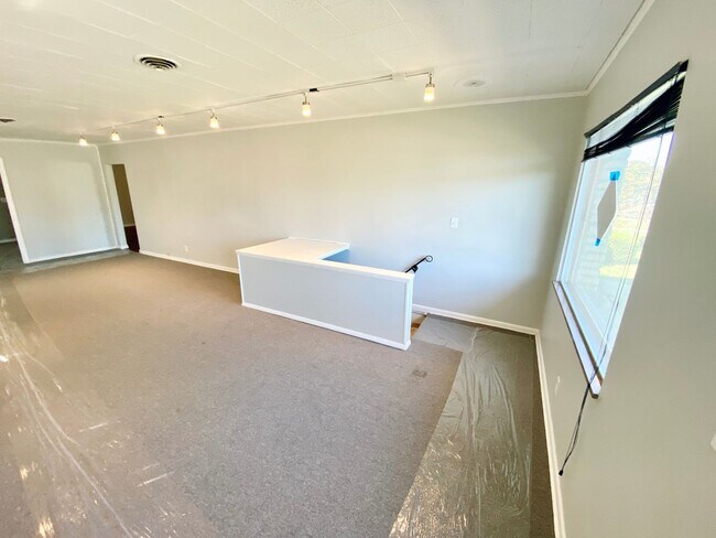 Building Photo - Remodeled Westgate Home with Attached Prof...