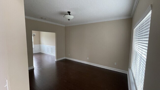 Building Photo - Home For Rent