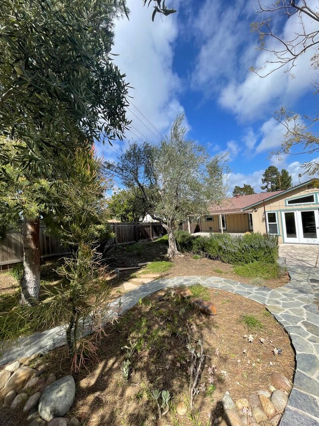 Building Photo - Clairemont Beauty - Welcome Home!