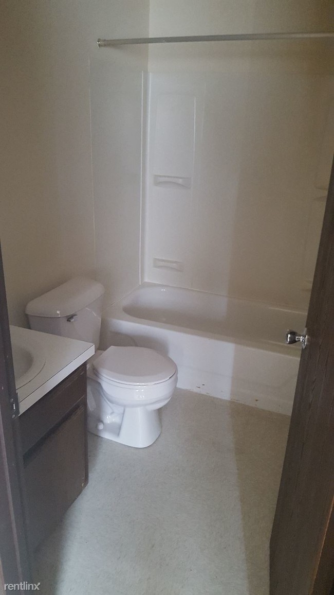 Building Photo - 1 br, 1 bath Apartment - Eastgate Apartments