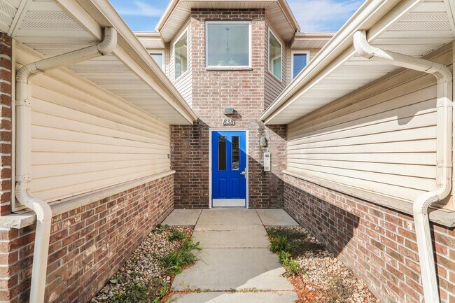 Building Photo - 838 N Thompson Dr