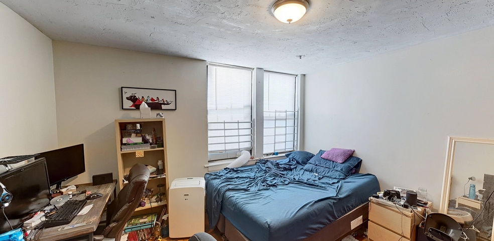 Building Photo - 52 Queensberry St