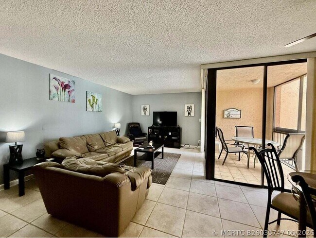 Building Photo - 955 Dotterel Rd