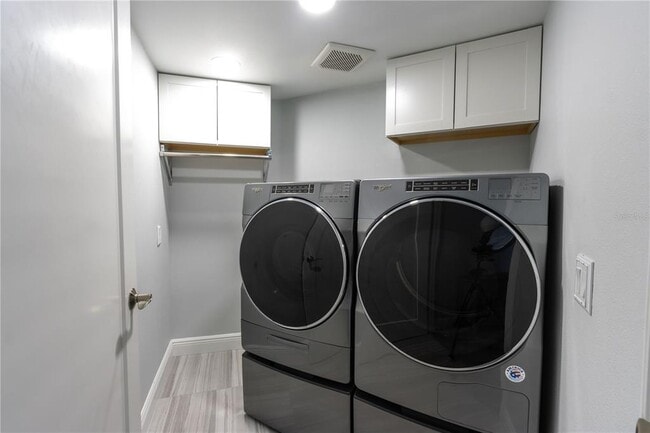 Building Photo - 690 Island Way