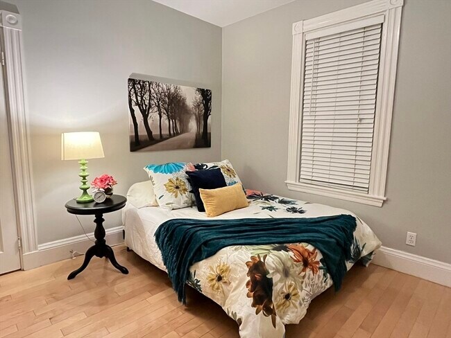 Building Photo - 128 Chestnut St