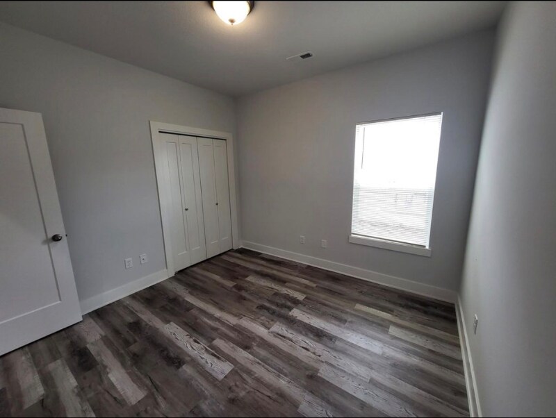 Building Photo - 5450 N Colburn Ct