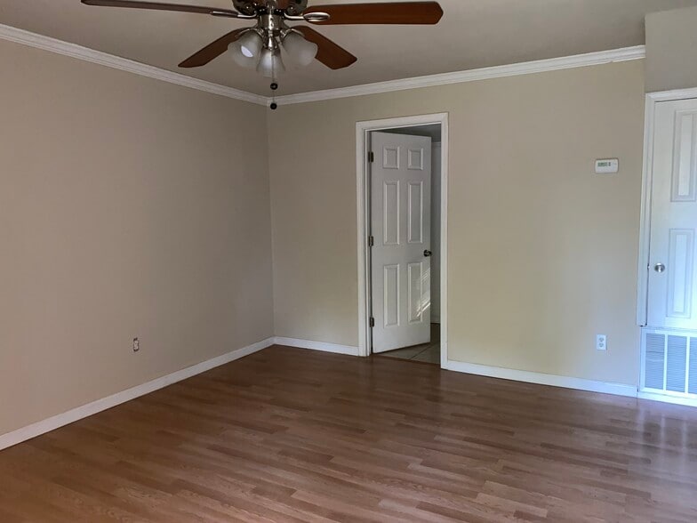 Building Photo - 412 Cedar Grove Ave