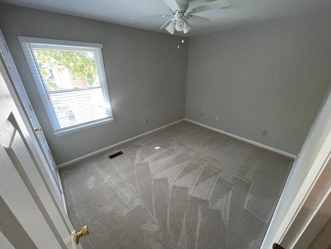 Building Photo - End Unit Townhome in Elizabeth/Plaza Midwood Area! ***50% discount for the first full month with ...