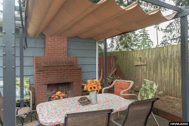 Building Photo - 541 Riverview Dr NW