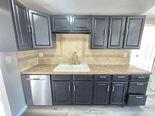 Building Photo - Spacious 4- Bedroom Remodeled Home in Palm...