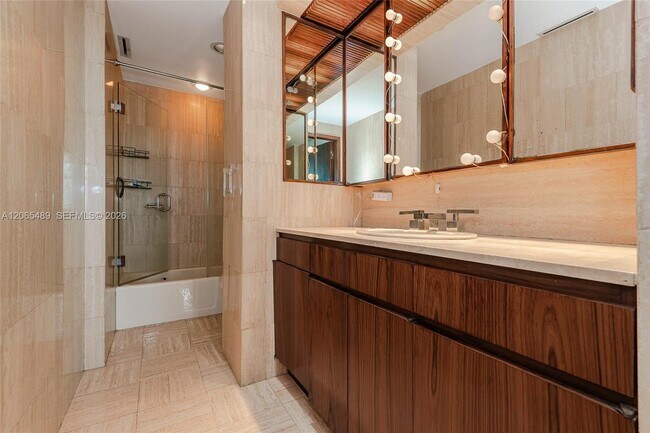 Building Photo - 11111 Biscayne Blvd