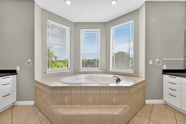 Building Photo - 13819 Lakeview Meadow Dr