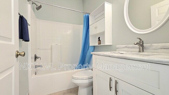 Building Photo - 2122 SW 29th Terrace