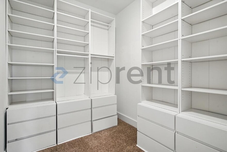 Building Photo - Unit