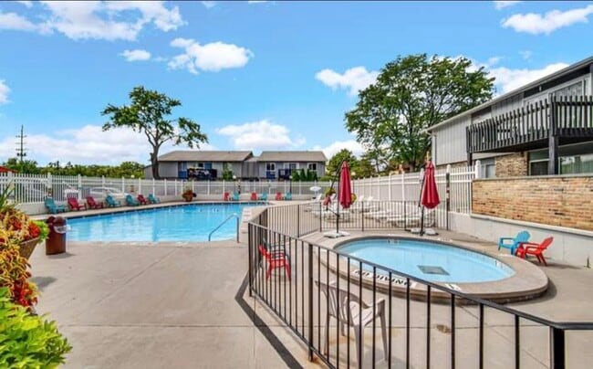 Building Photo - 952 E Old Willow Rd