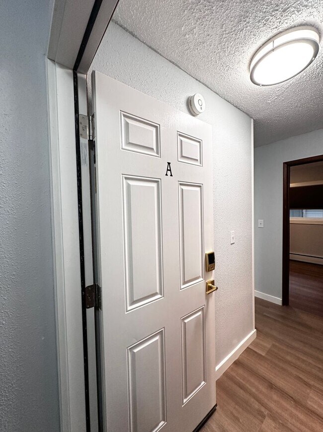 Building Photo - k933w