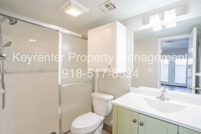 Building Photo - S Hudson Ave Duplex