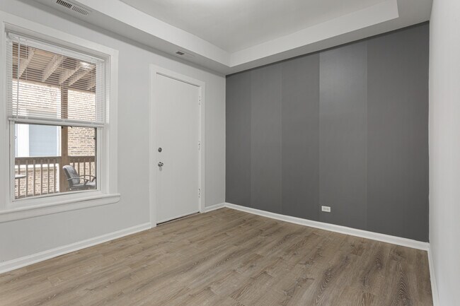Building Photo - 7451 N Greenview Ave