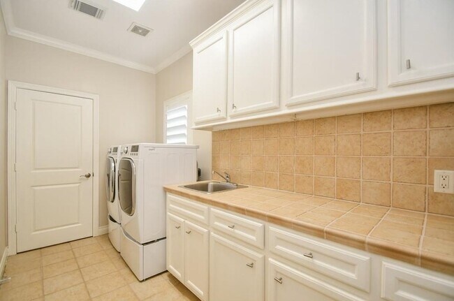 Building Photo - 7626 E Jordan Cove