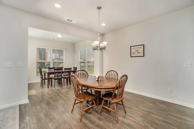 Building Photo - Beautiful 5-Bedroom Home in Brixworth Neig...