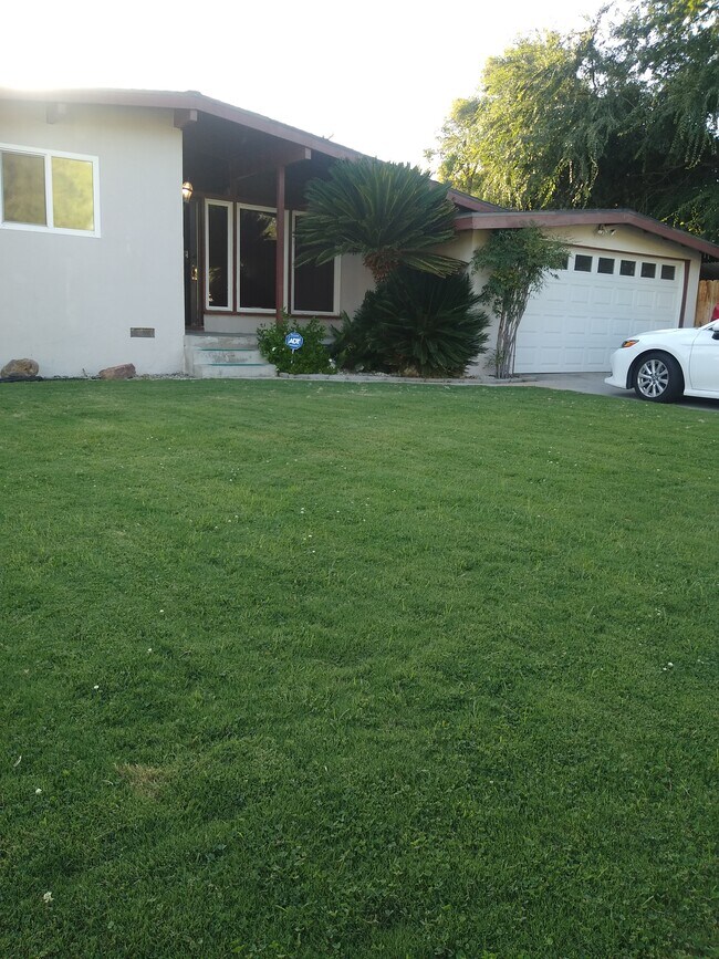 Primary Photo - 3105 Bristol Ave