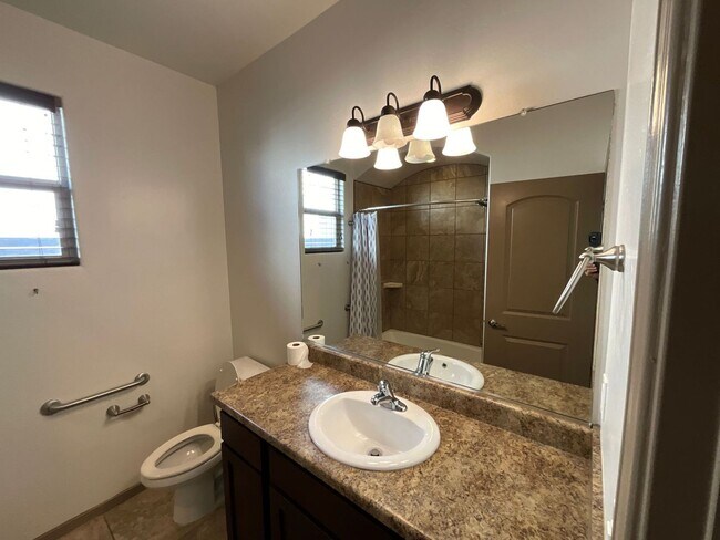 Building Photo - Beautiful Home Located in the Heart of growing Las Cruces